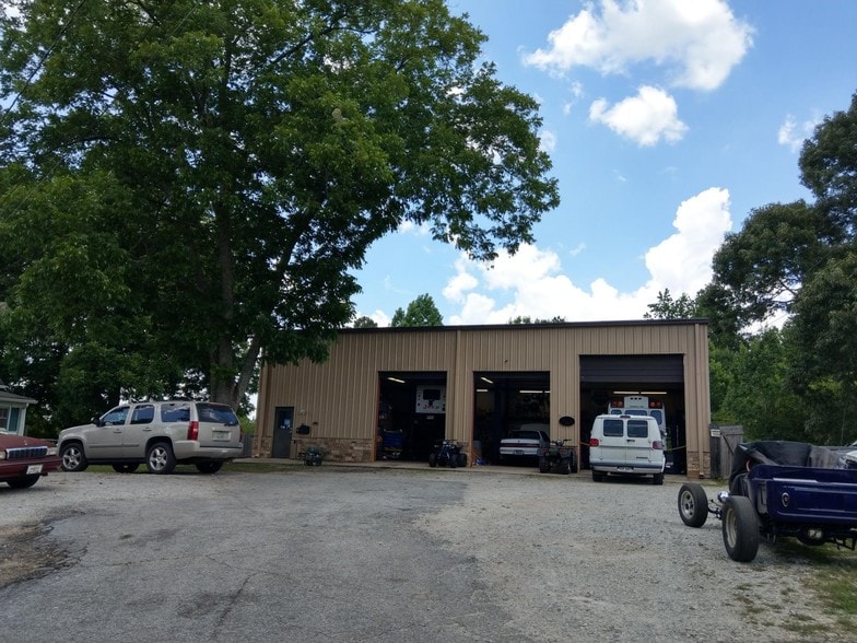 Primary Photo Of 8400 Villa Rica Hwy, Villa Rica Auto Repair For Lease