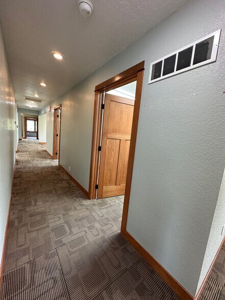 More Photos Of 820 W Summit St, Winterset Medical For Sale