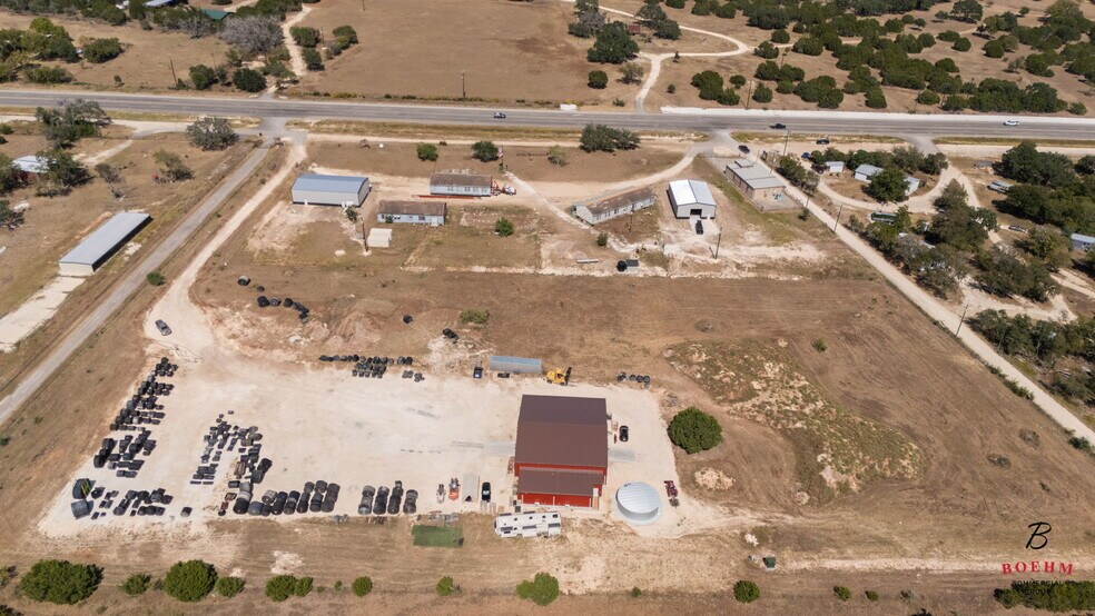 More Photos Of 9106 Highway 16, Pipe Creek Flex For Sale