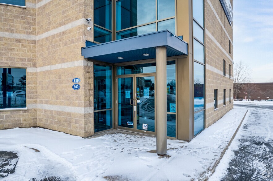 More Photos Of 800-860 Rue Jean-Neveu, Longueuil Light Distribution For Lease