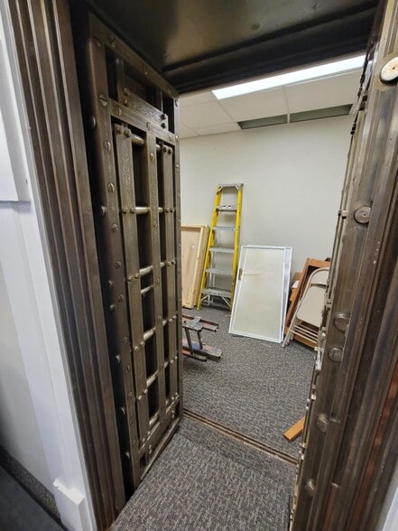 More Photos Of 111 E 3rd St, Hastings Office Residential For Sale