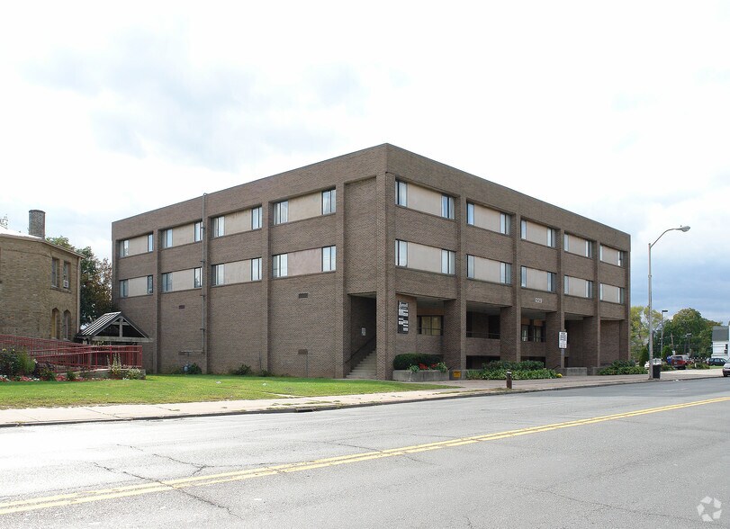 Primary Photo Of 1229-1251 Albany Ave, Hartford Office For Lease