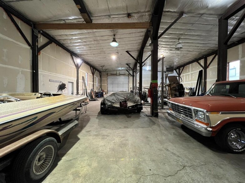 More Photos Of 700 Keogh Ct, Great Falls Light Distribution For Lease