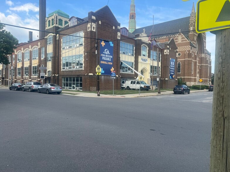 More Photos Of 2460 Florian St, Hamtramck Office For Sale