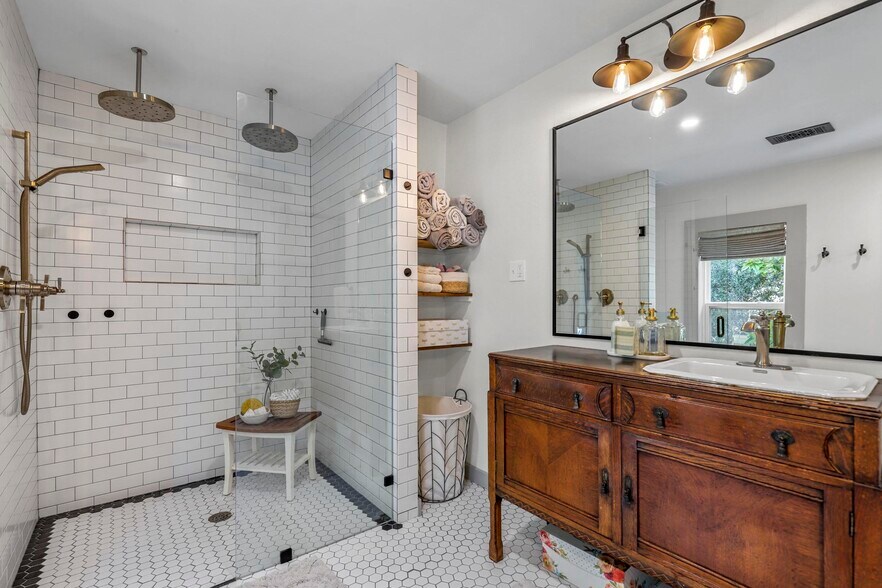 More Photos Of 115 N 1st St, Midlothian Storefront Retail Office For Sale