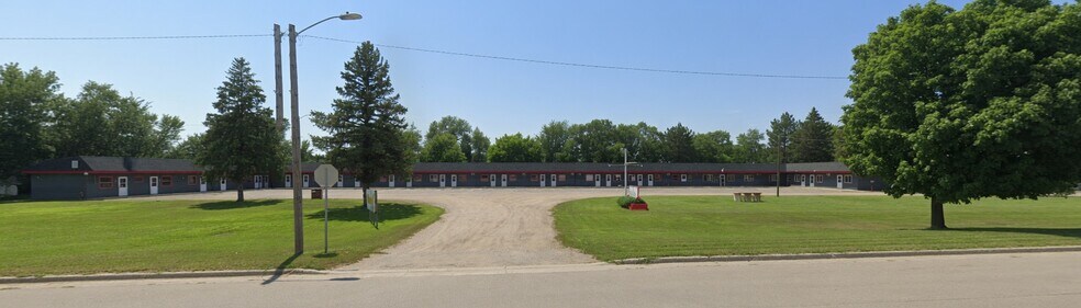 More Photos Of 403 5th St N, Wheaton Hotel For Sale