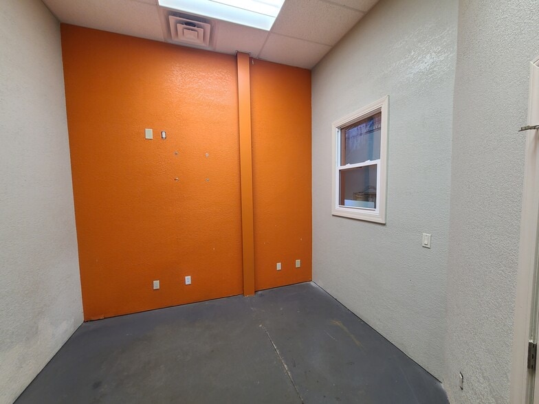 More Photos Of 2360 N Nevada Ave, Minneapolis Warehouse For Sale