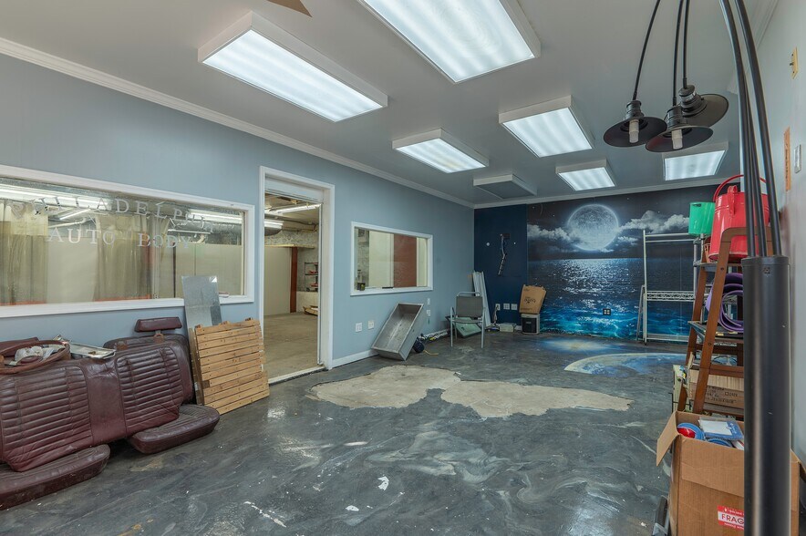 More Photos Of 230 Leverington Ave, Philadelphia Auto Repair For Sale