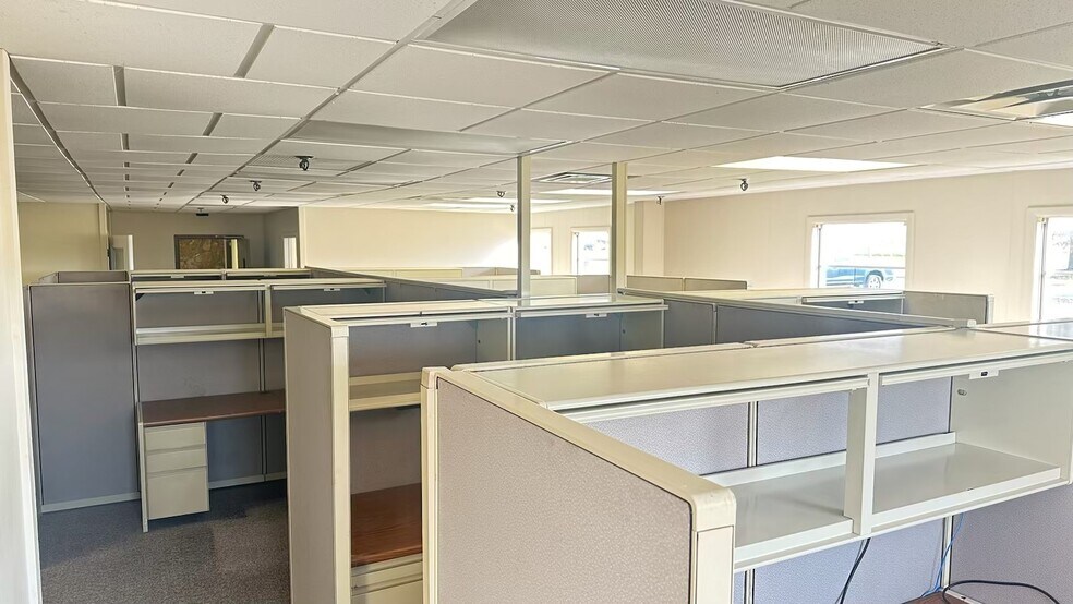 More Photos Of 2921 E 290 Rd, Grove Manufacturing For Lease