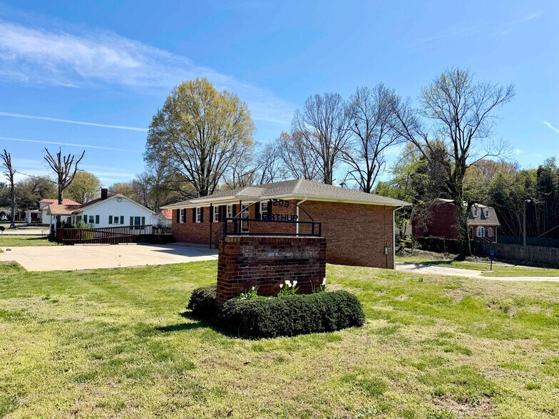 More Photos Of 1203 Northup St, Reidsville Medical For Sale