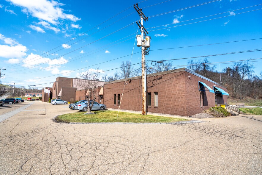 More Photos Of 1000 Church Hill Rd, Pittsburgh Office For Lease