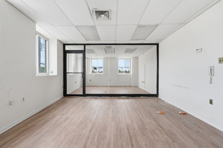 More Photos Of 3800 E Tremont Ave, Bronx Storefront Retail Office For Lease