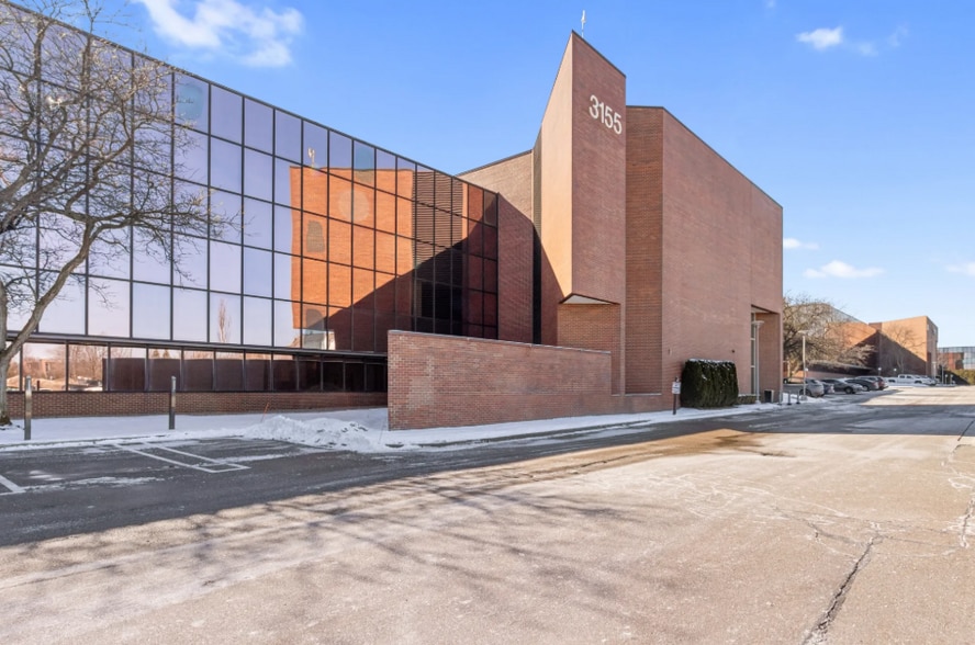 More Photos Of 3155 W big beaver Rd, Troy Office For Lease