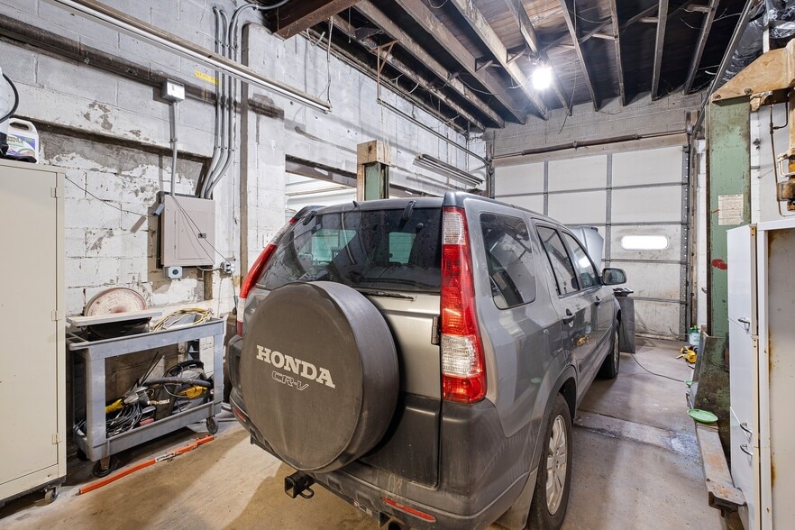 More Photos Of 2913 Creek Rd, Yorklyn Specialty For Sale