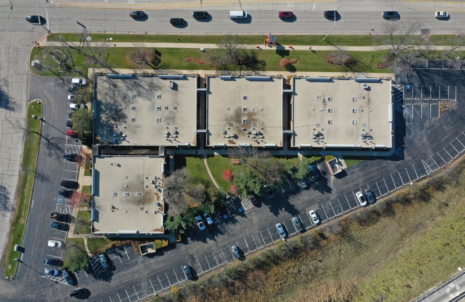 More Photos Of 333 Skokie Blvd, Northbrook Medical For Lease