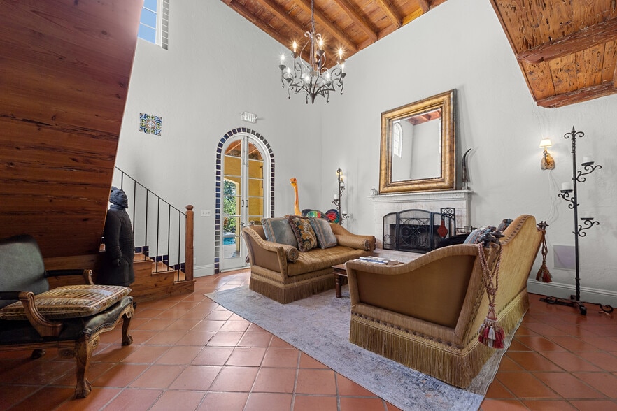 More Photos Of 1608 Lake Ave, West Palm Beach Hotel For Sale