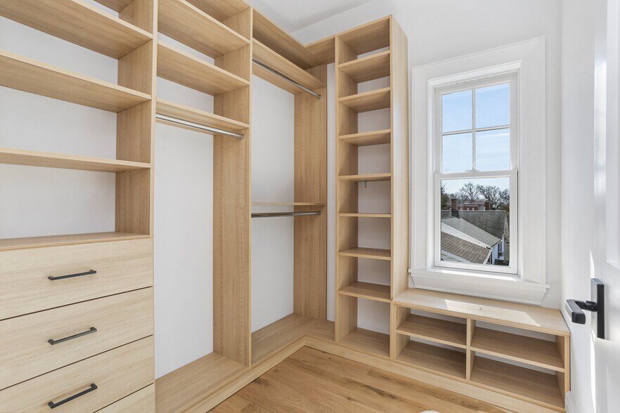 More Photos Of 25 Henry St, Greenwich Apartments For Sale