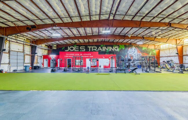 More Photos Of 285 Circuit St, Hanover Distribution For Lease