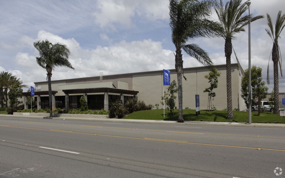 More Photos Of 1529 E McFadden Ave, Santa Ana Warehouse For Lease