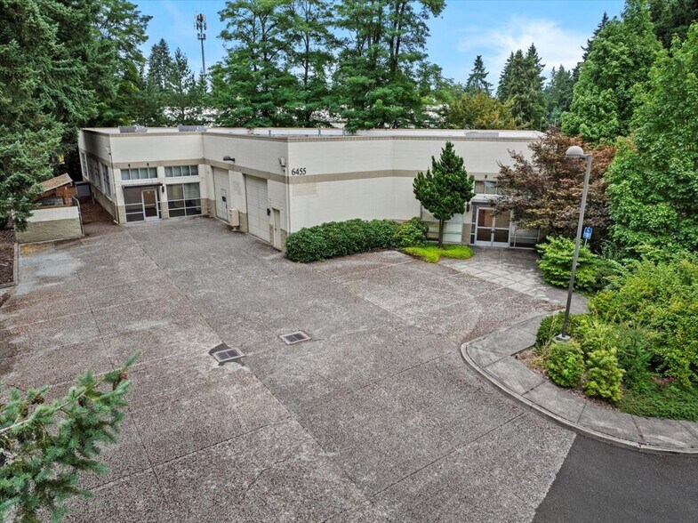 More Photos Of 6455 Lakeview Blvd, Lake Oswego Flex For Lease