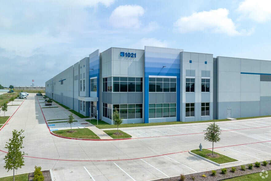 More Photos Of 1021 Everman Pky, Fort Worth Distribution For Lease