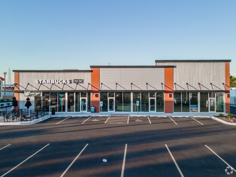 More Photos Of 7717 W 95th St, Hickory Hills Freestanding For Lease