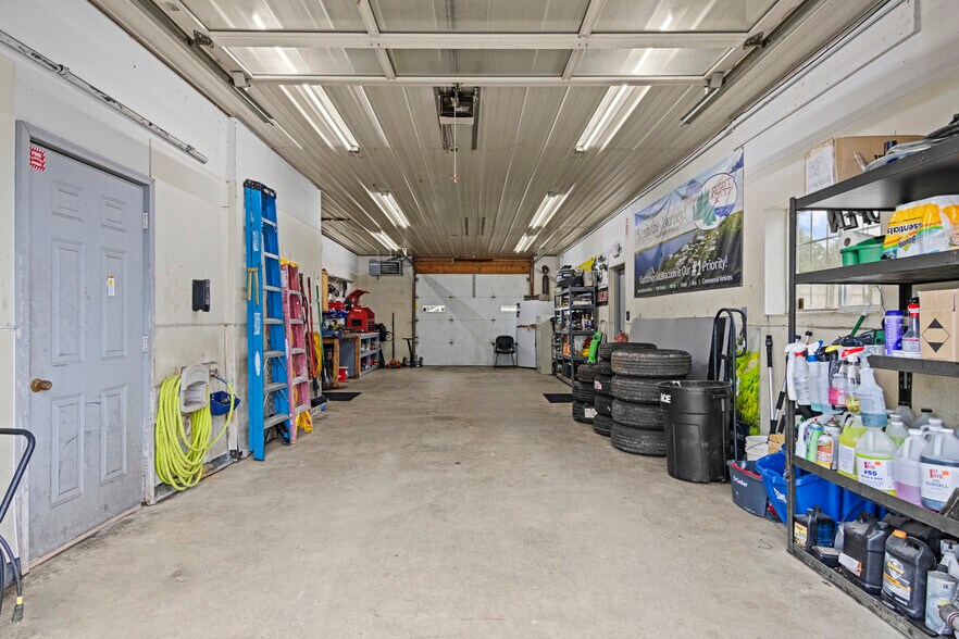 More Photos Of 981 Blue Star Dr, Traverse City Auto Repair For Sale