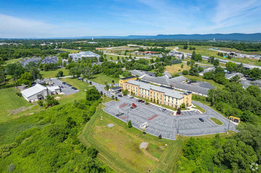 More Photos Of 77 Shady Ln, Carlisle Hotel For Sale