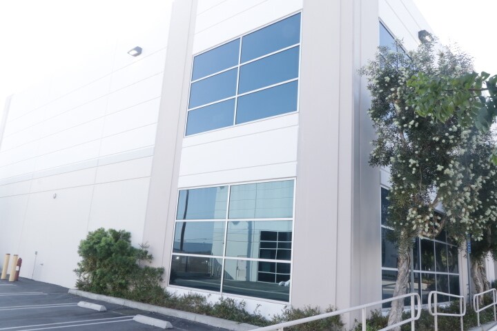 More Photos Of 2816 Columbia St, Torrance Light Distribution For Lease