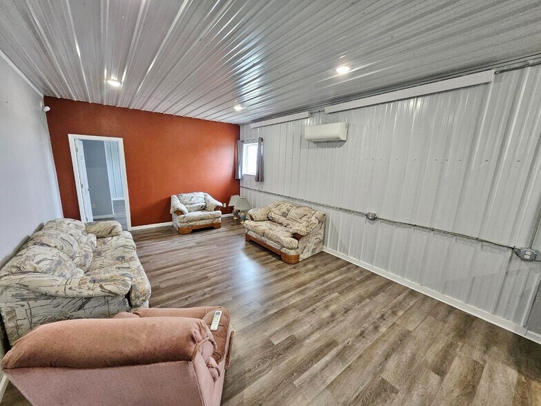More Photos Of 314 1st St NE, Rugby Light Distribution For Sale