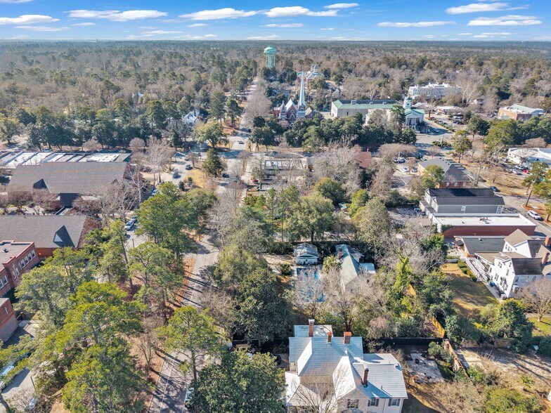 More Photos Of 135 York St SE, Aiken Restaurant For Lease
