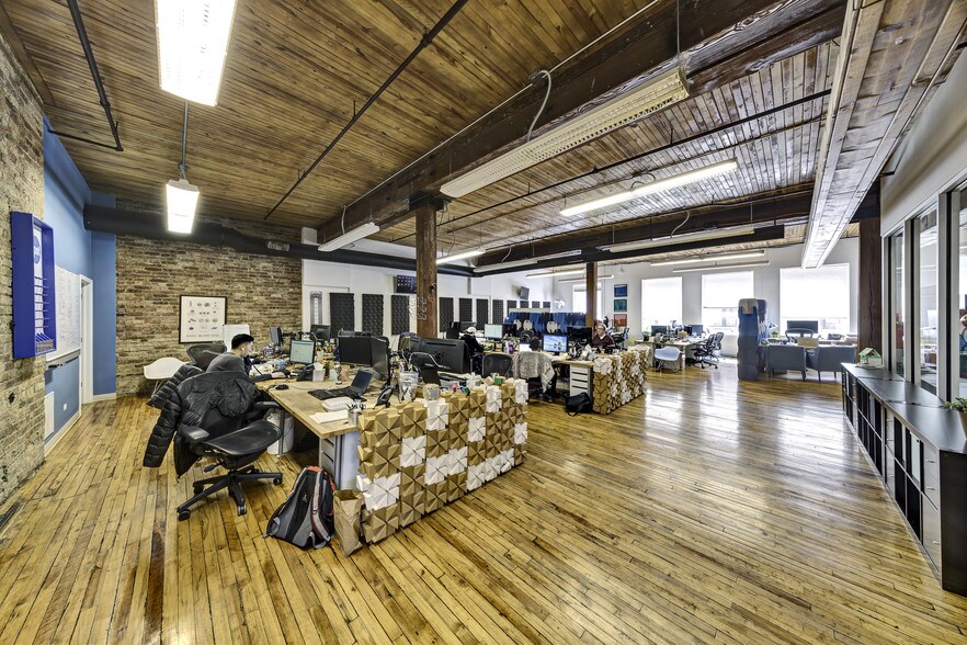 More Photos Of 216 W Ohio St, Chicago Loft Creative Space For Lease