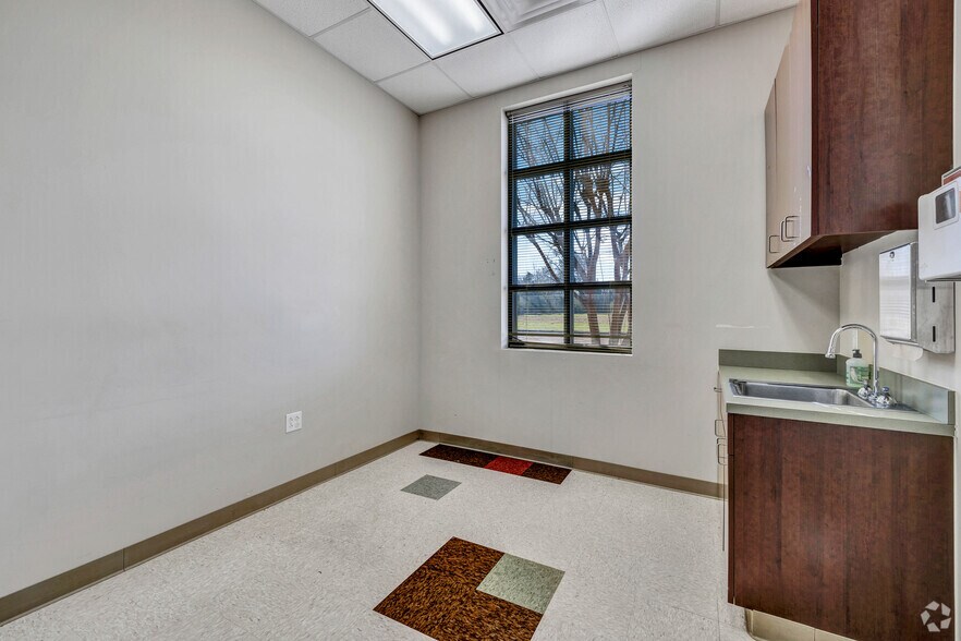 More Photos Of 200 Renaissance Way, Crockett Medical For Sale