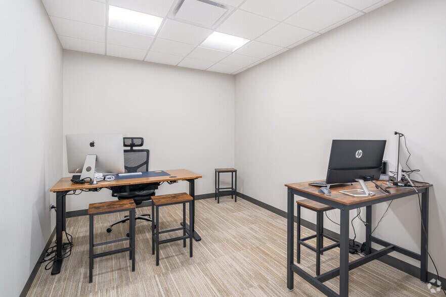 More Photos Of 1930 Innovation Way, Libertyville Manufacturing For Lease