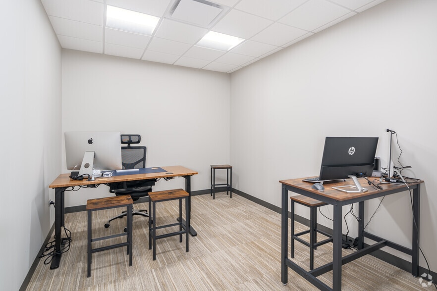 More Photos Of 1930 Innovation Way, Libertyville Manufacturing For Lease