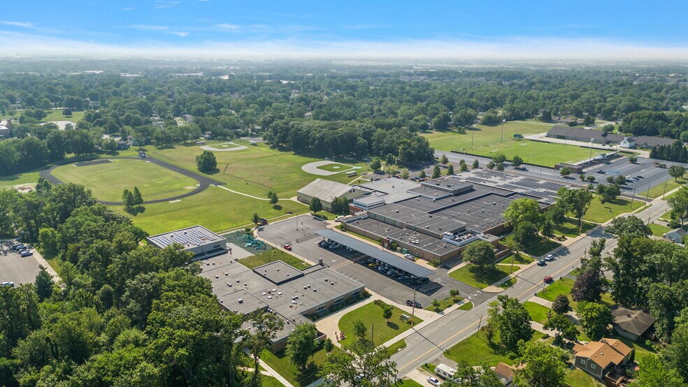 More Photos Of 1111 Glendale Blvd, Valparaiso Freestanding For Lease