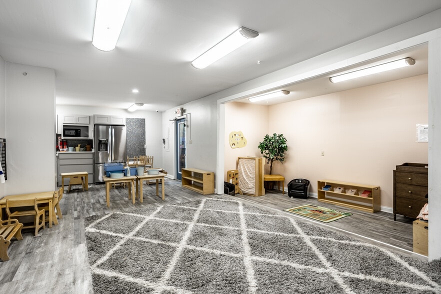 More Photos Of 7507 Michigan Rd, Indianapolis Daycare Center For Sale