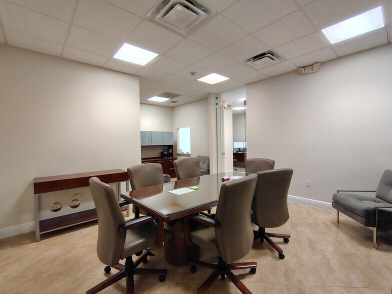 More Photos Of 5491 N University Dr, Coral Springs Office For Lease