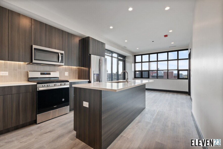 More Photos Of 1123 W Randolph St, Chicago Apartments For Lease