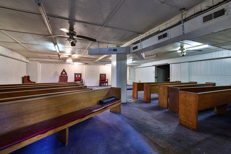 More Photos Of 3235-3245 Woodburn Ave, Cincinnati Storefront For Sale