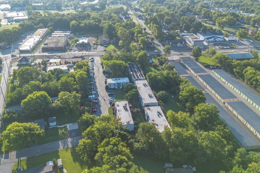 More Photos Of 126 Walton Ferry Rd, Hendersonville Apartments For Sale
