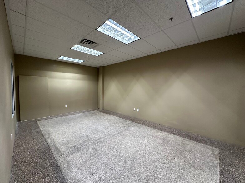 More Photos Of 5178 W Patrick Ln, Las Vegas Warehouse For Lease