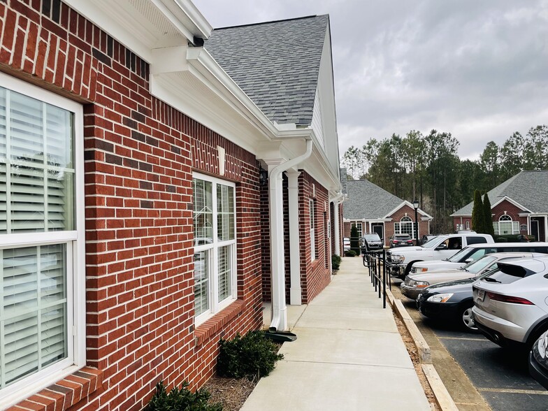 More Photos Of 247 River Park North Dr, Woodstock Medical For Sale