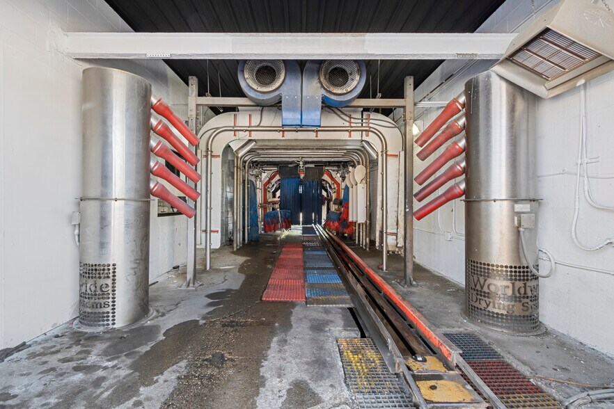 More Photos Of 4057 Dix Hwy, Lincoln Park Freestanding For Sale