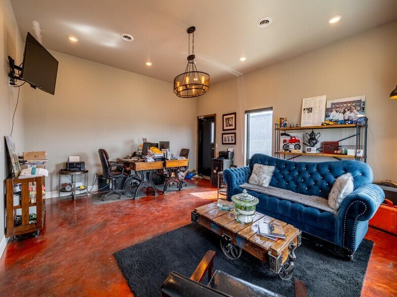 More Photos Of 528 Blackburn St, Cody Auto Repair For Sale