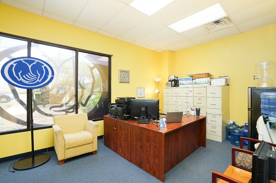 More Photos Of 2430 E Southcross Blvd, San Antonio Storefront For Lease