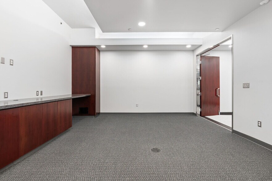 More Photos Of 7060 N Fresno St, Fresno Office For Sale