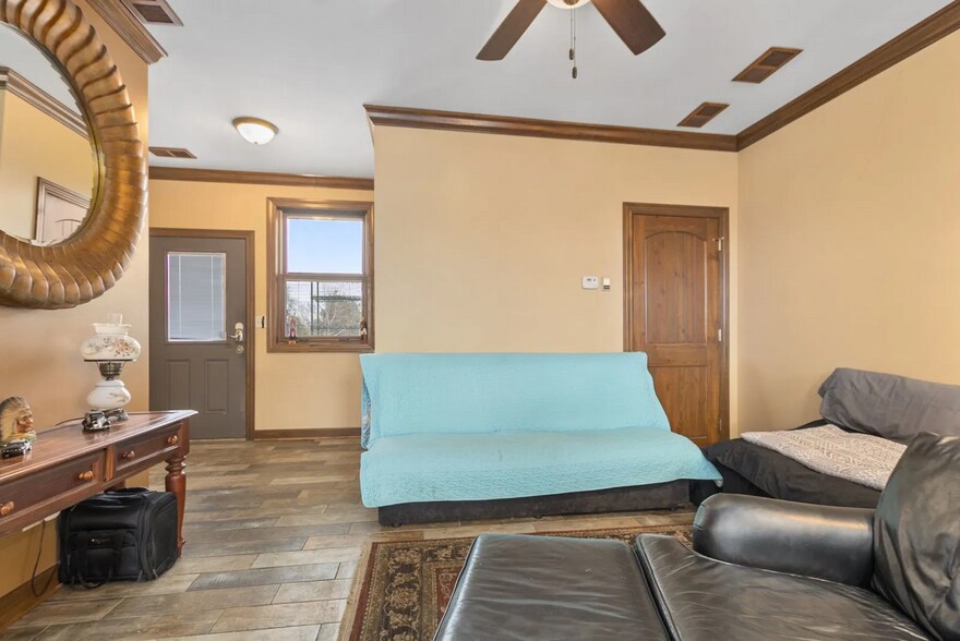 More Photos Of 6600 W 111th St, Worth Restaurant For Sale