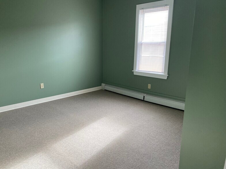 More Photos Of 512 N Front St, New Bedford Storefront Retail Residential For Sale