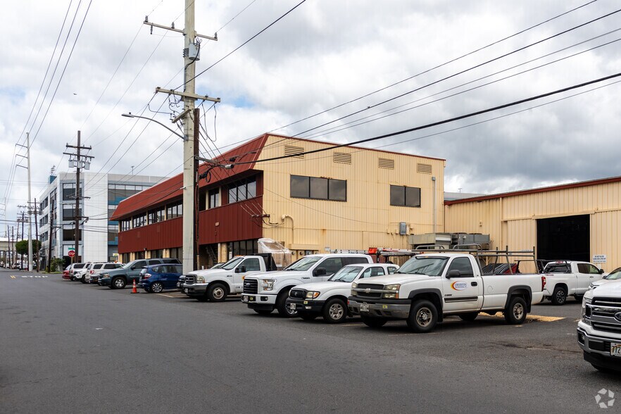 More Photos Of 401 Waiakamilo Rd, Honolulu Office For Lease